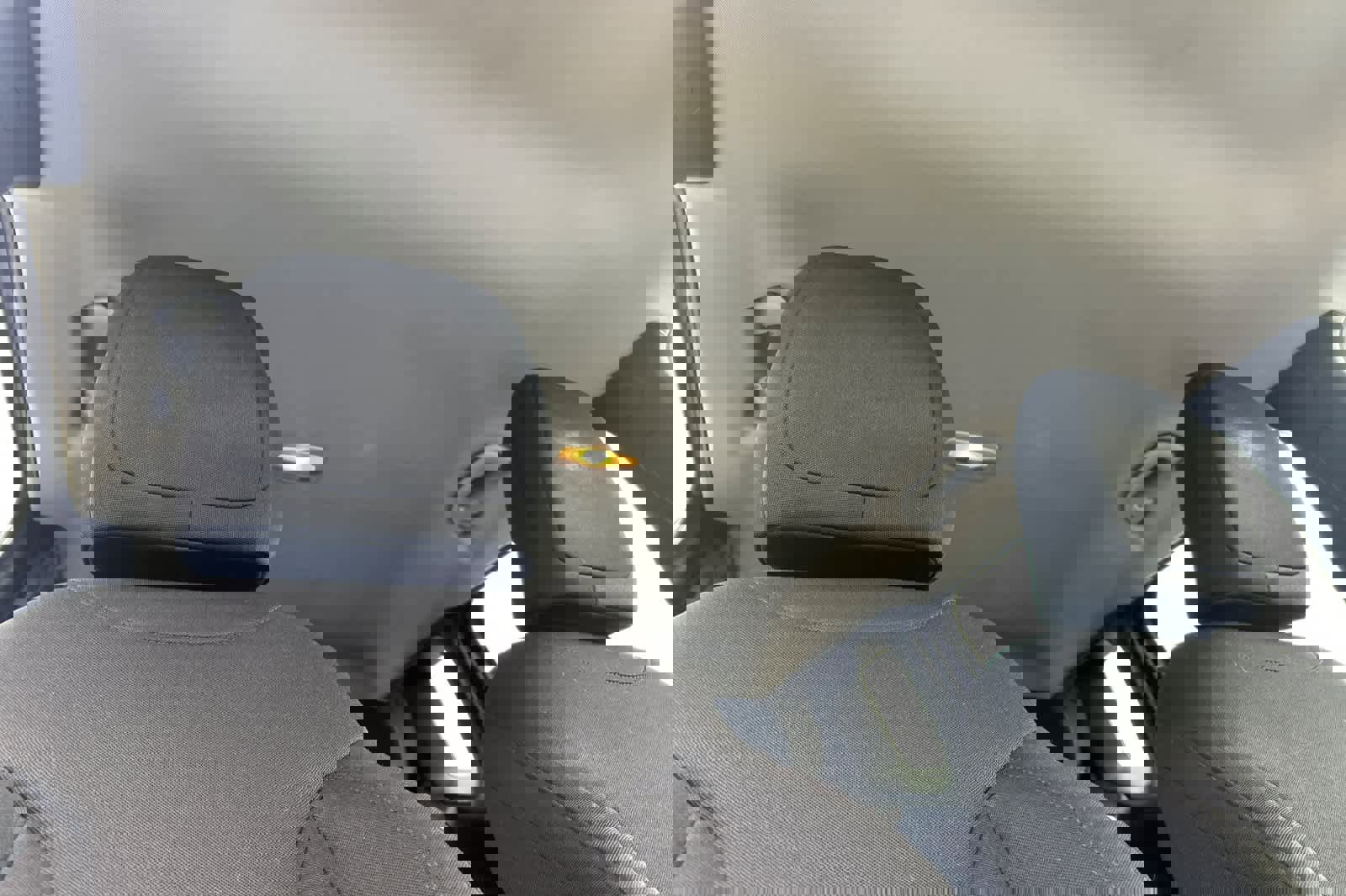 Used 2018 Jeep Renegade Latitude w/ Popular Equipment Group image 17