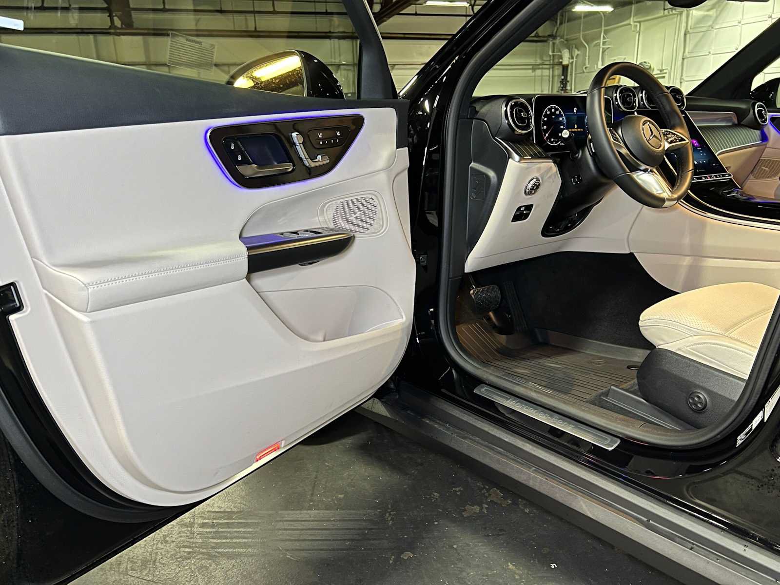 Used 2026 Mercedes-Benz GLC 300 4MATIC image 21