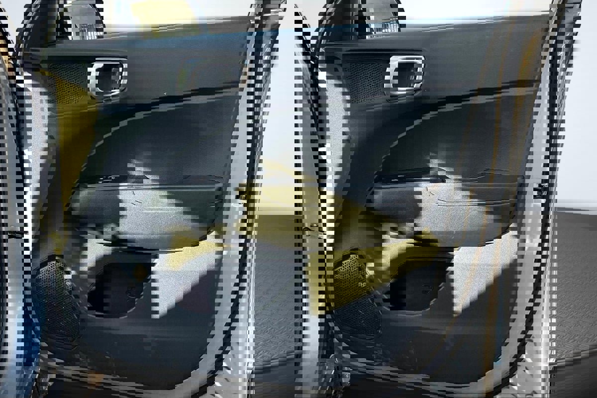 Used 2024 Hyundai Venue SE image 24