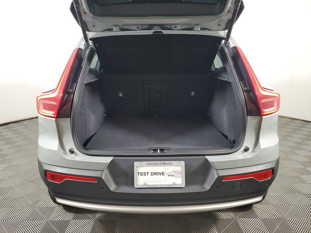 Certified 2025 Volvo XC40 B5 Core image 11