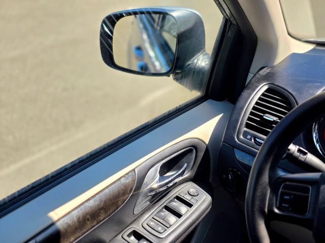 Used 2013 Dodge Grand Caravan SXT FWD image 21