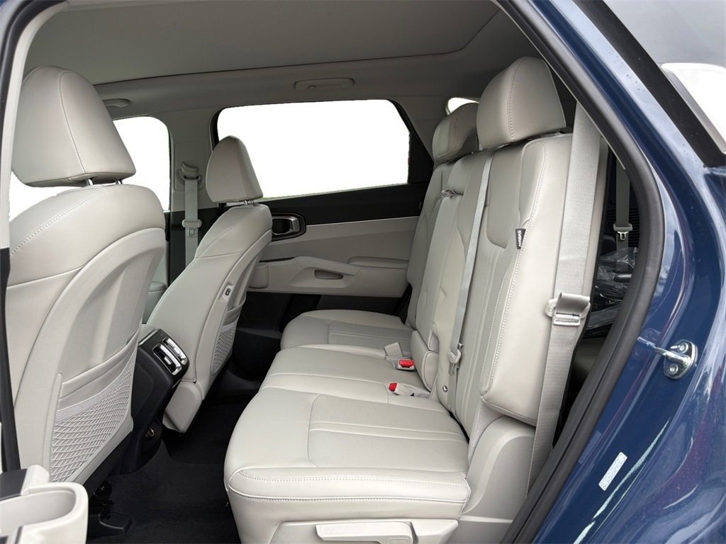 New 2025 Kia Sorento S w/ Panoramic Sunroof Package image 14