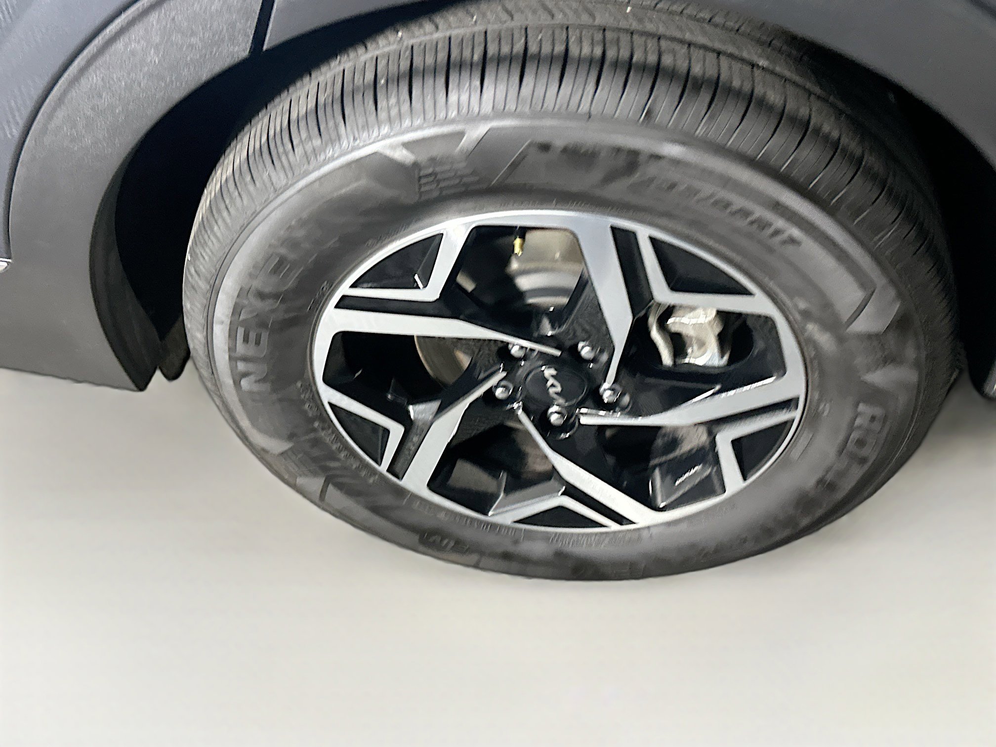 Used 2025 Kia Sportage LX image 11