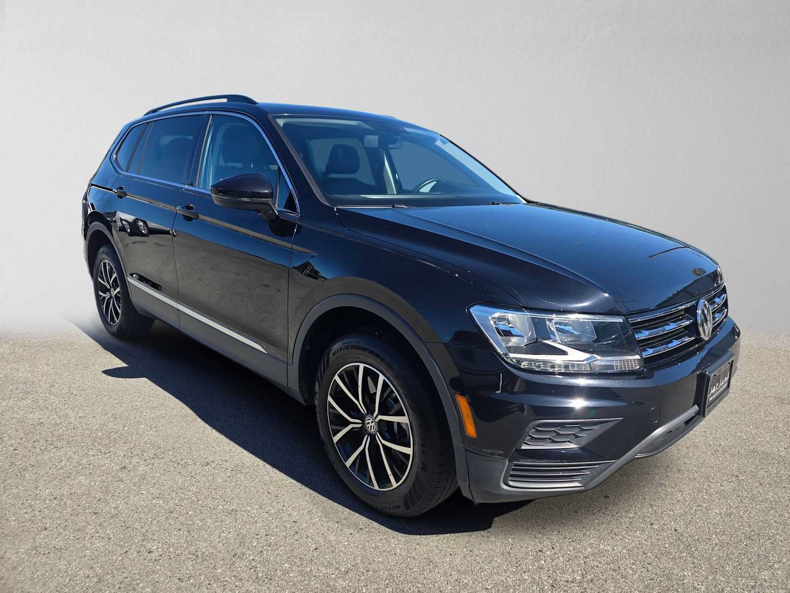 Used 2021 Volkswagen Tiguan SE w/ Panoramic Sunroof Package FWD image 7