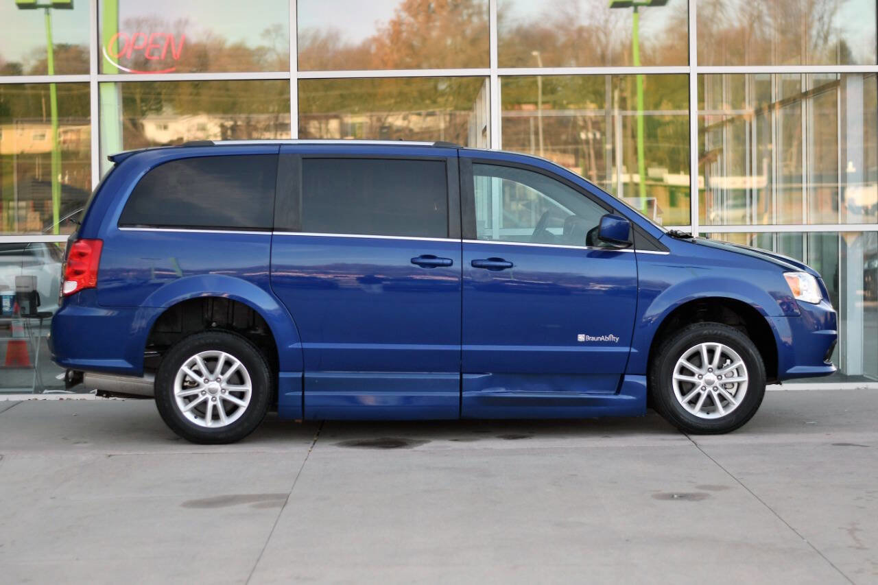 Used 2018 Dodge Grand Caravan SXT image 9