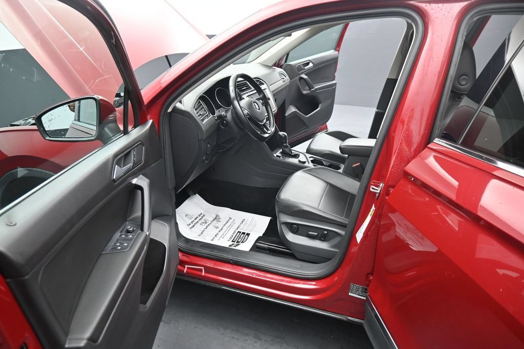 Used 2018 Volkswagen Tiguan SE AWD/4WD image 15