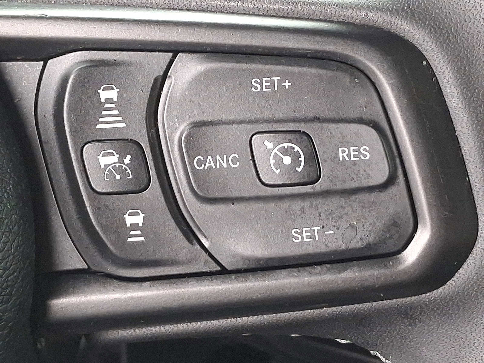 Used 2025 Jeep Gladiator Mojave AWD/4WD image 22