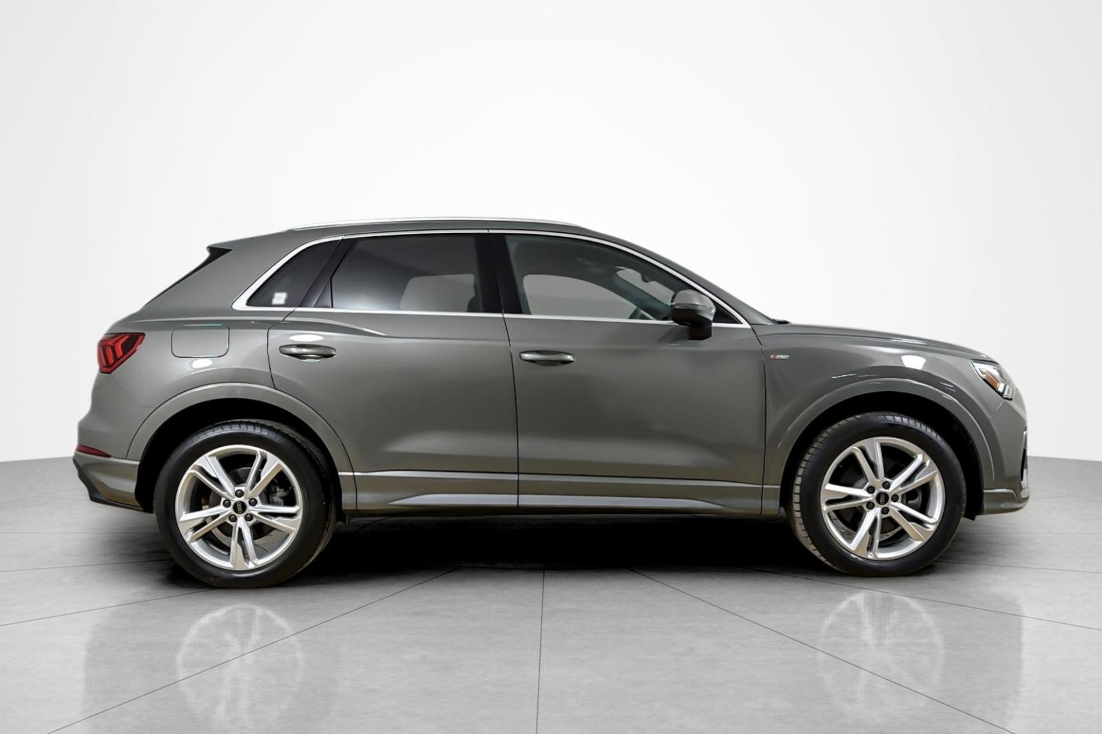 Used 2023 Audi Q3 2.0T Premium w/ Convenience Package AWD/4WD image 6