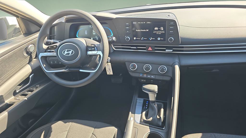New 2026 Hyundai Elantra SE FWD image 11