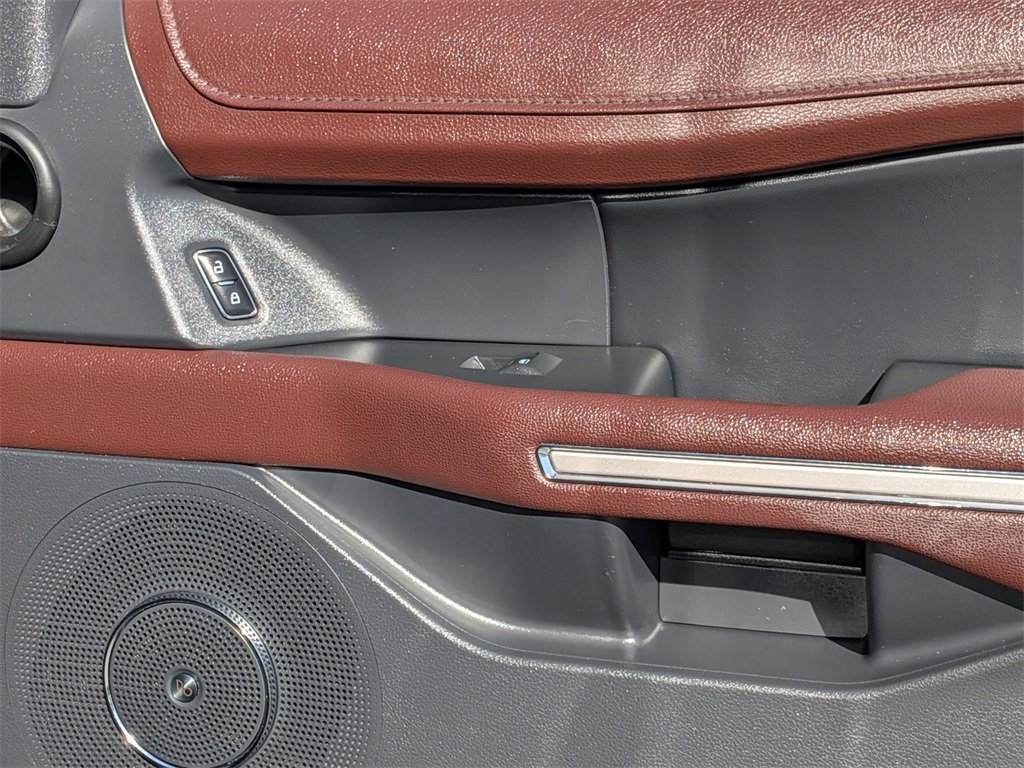 Used 2024 Ford Expedition Limited image 34