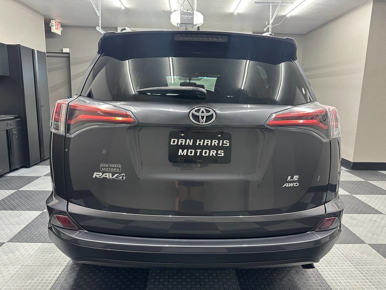 Used 2016 Toyota RAV4 LE AWD/4WD image 10