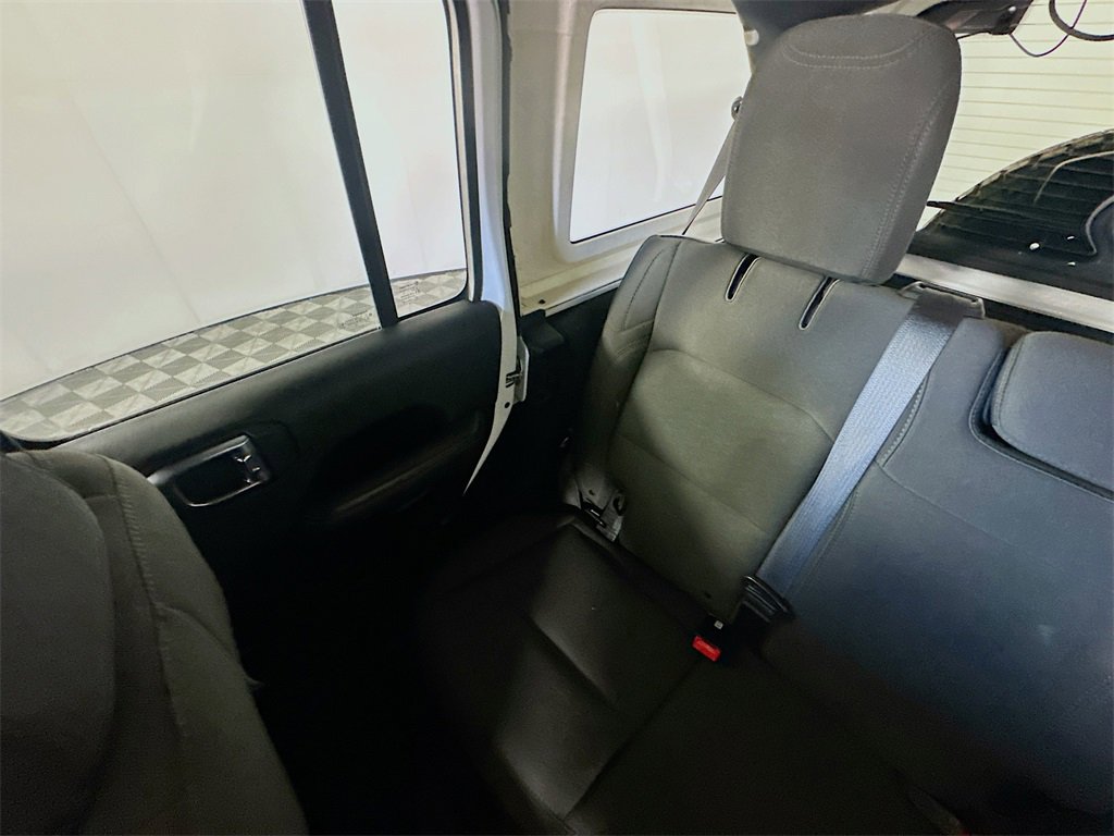 Used 2018 Jeep Wrangler Unlimited Sahara image 12