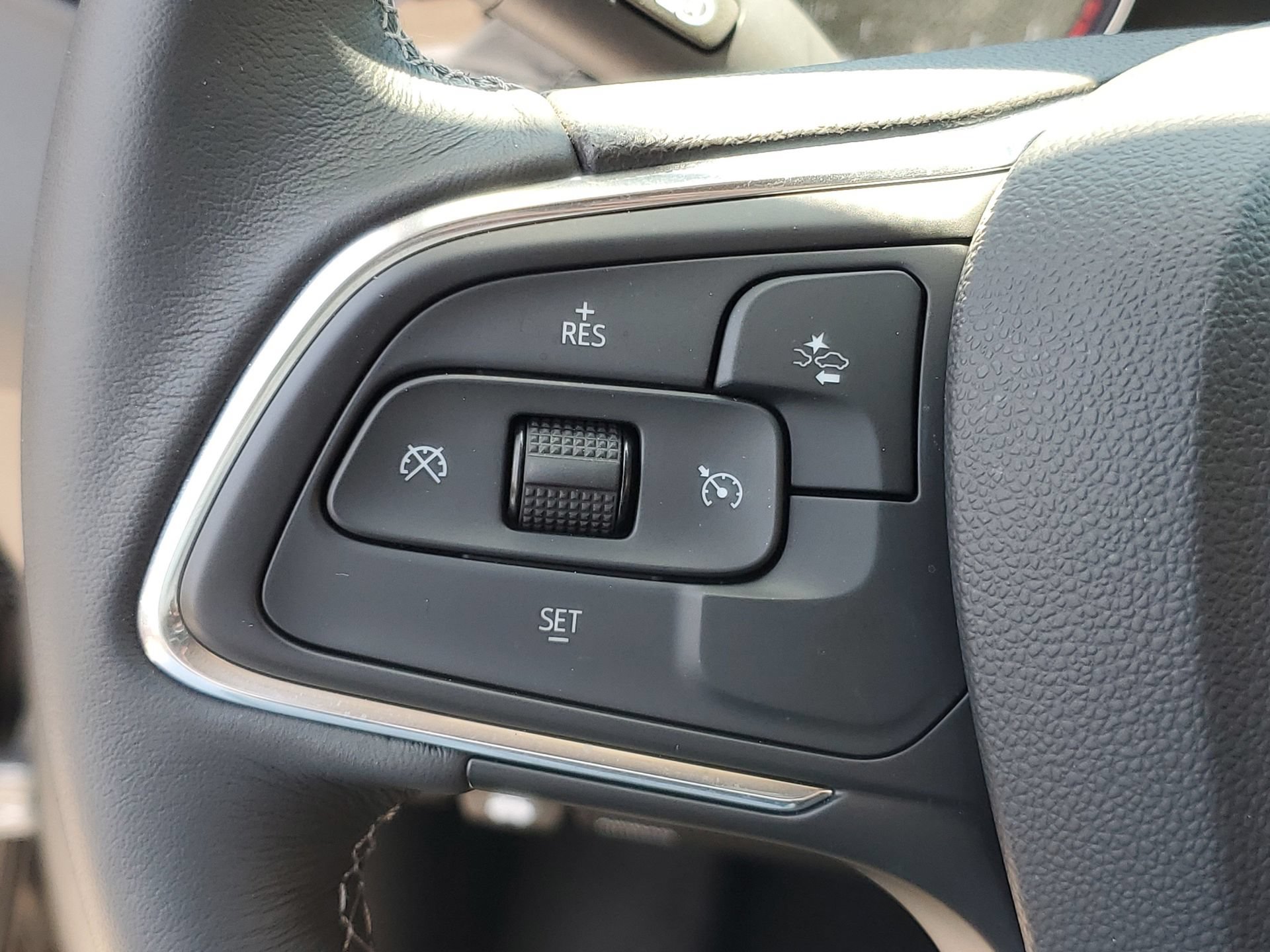 Used 2023 Buick Encore GX Select w/ Sport Touring Package FWD image 24