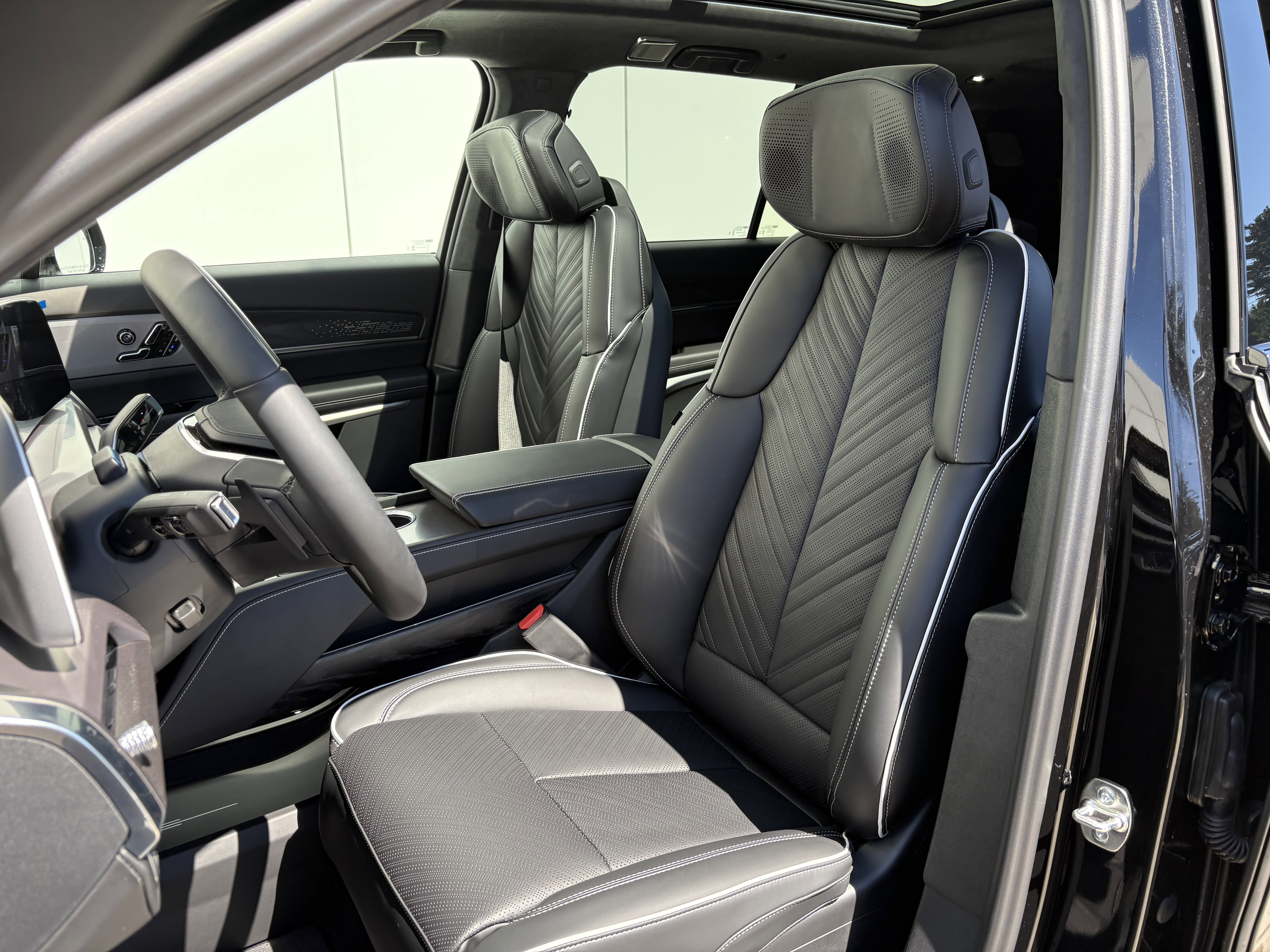 New 2026 Cadillac Vistiq Platinum image 12