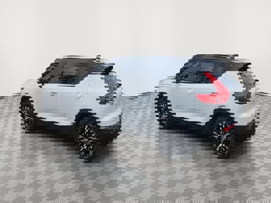 Used 2020 Volvo XC40 T5 R-Design AWD/4WD image 6