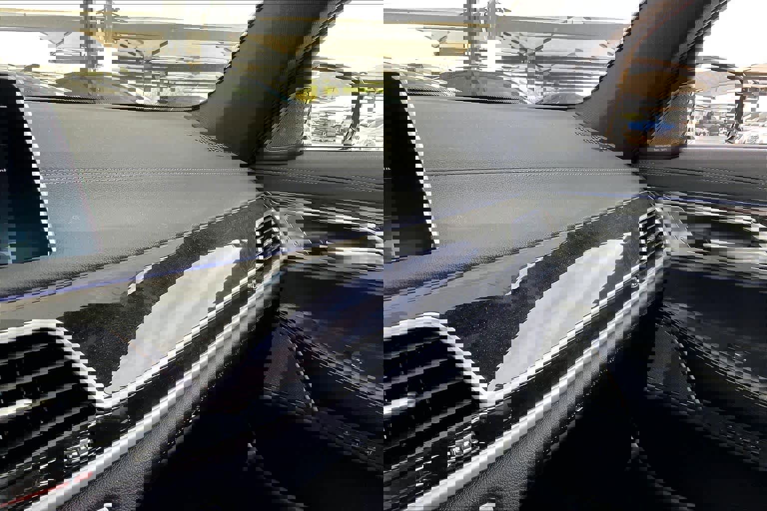 Used 2022 BMW 740i w/ M Sport Package image 32