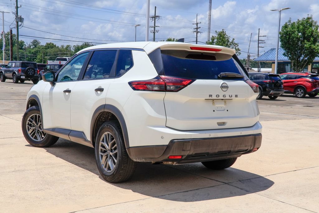 Used 2024 Nissan Rogue S FWD image 2
