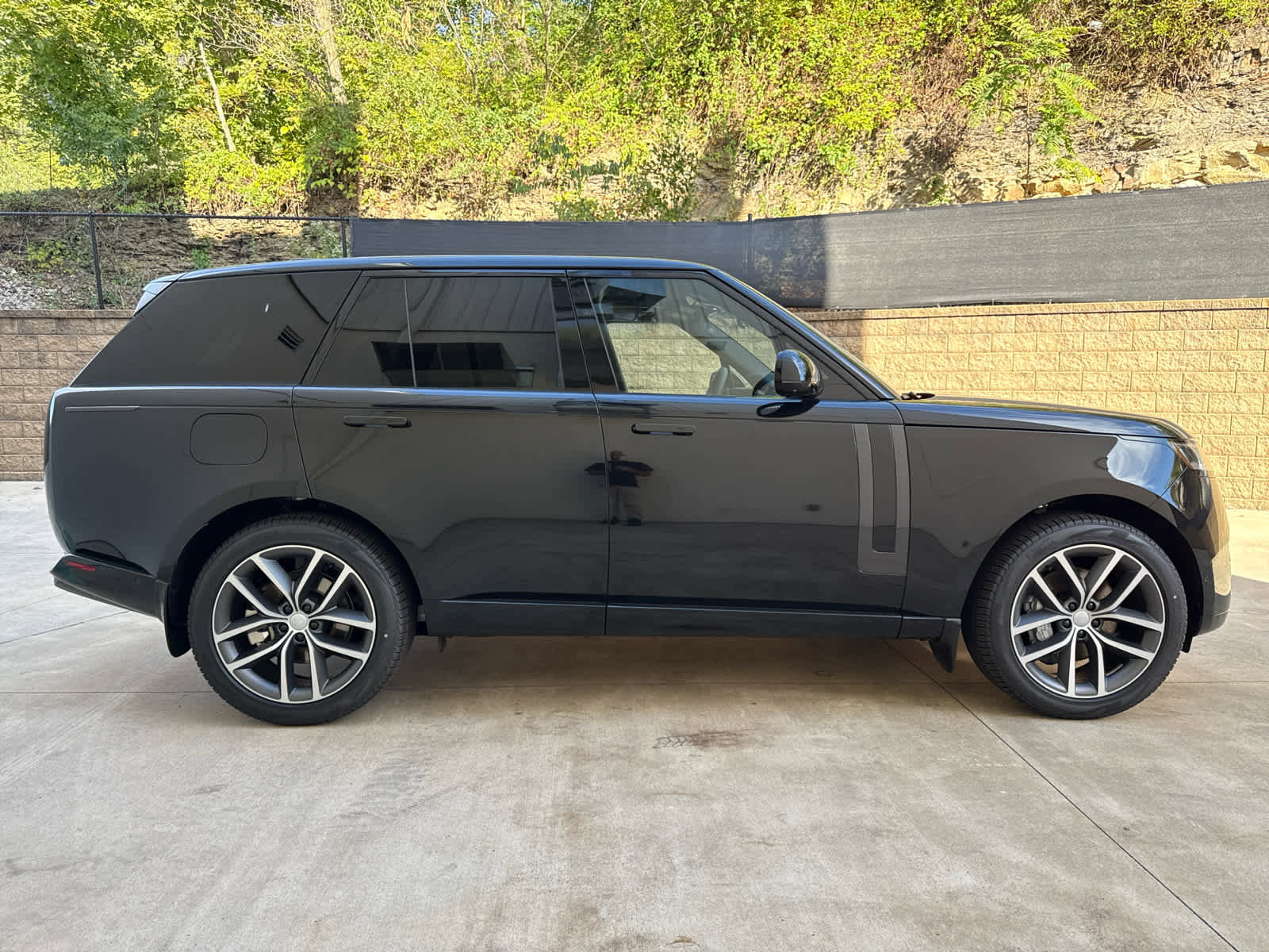 New 2025 Land Rover Range Rover SE image 7