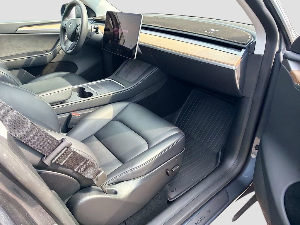 Used 2023 Tesla Model Y Long Range image 14