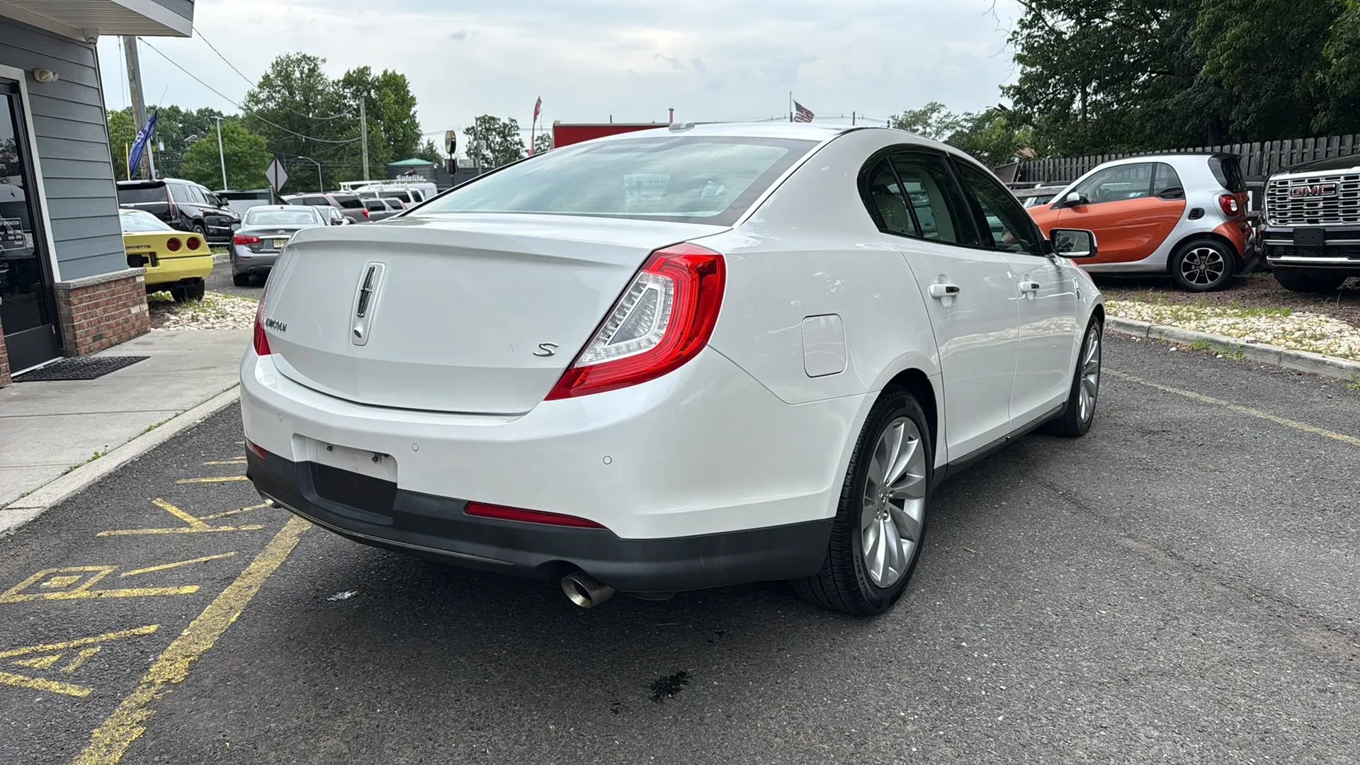 Used 2014 Lincoln MKS AWD w/ Equipment Group 101A image 5