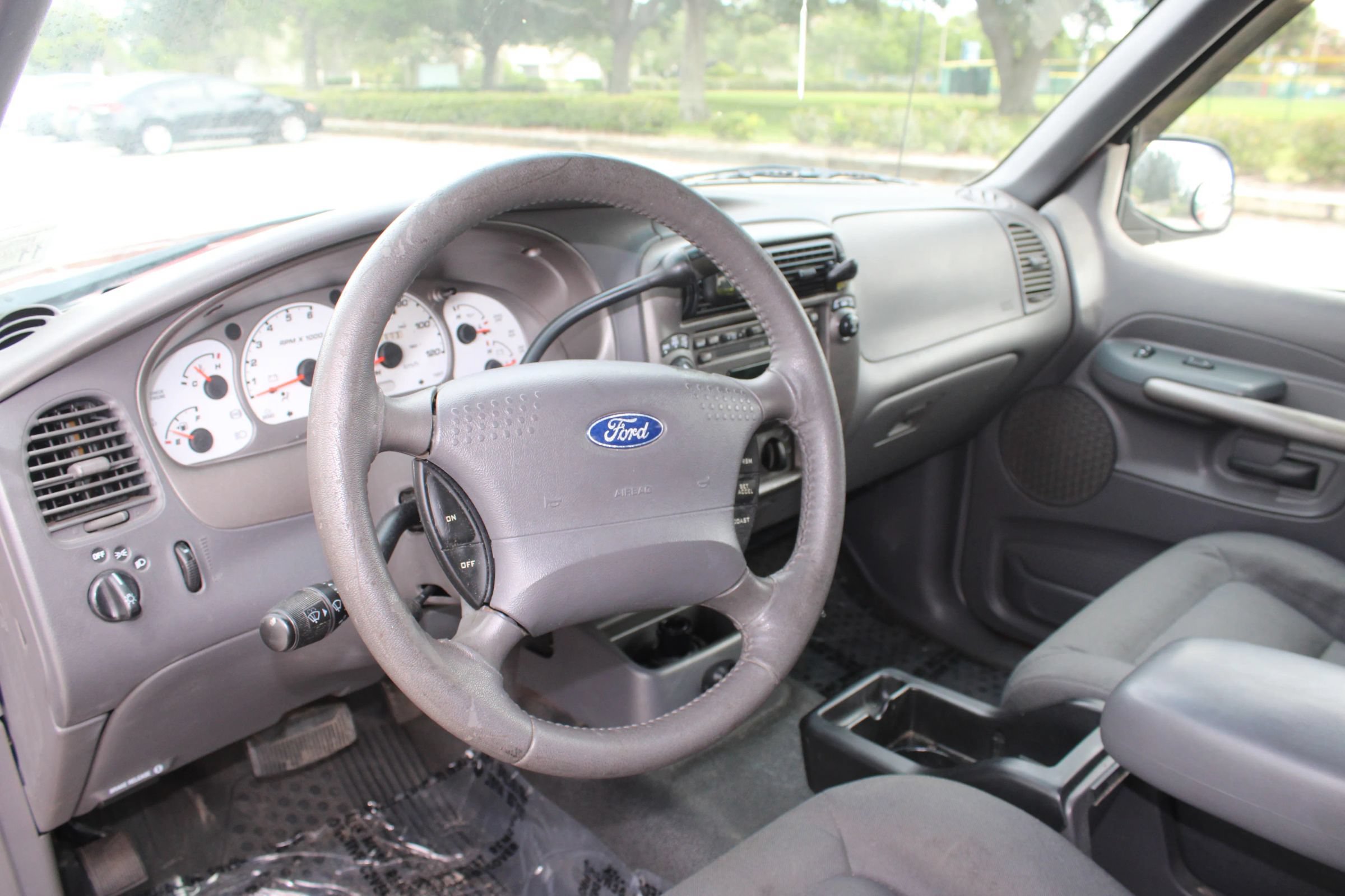 Used 2001 Ford Explorer Sport Trac 4x4 image 10