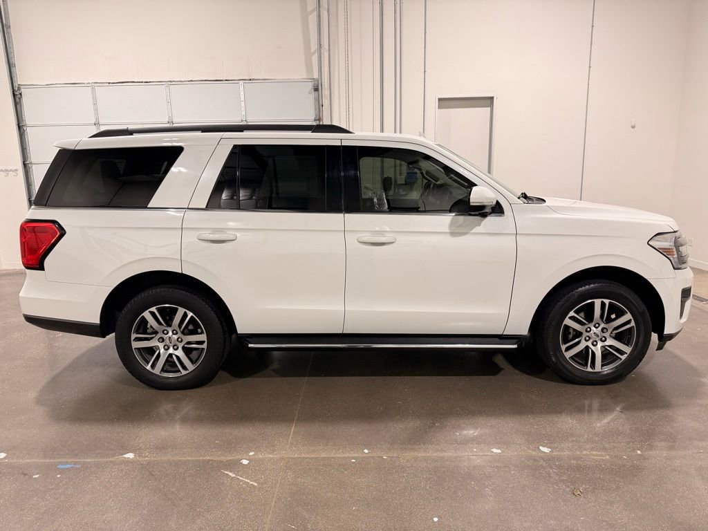 Used 2022 Ford Expedition XLT image 4
