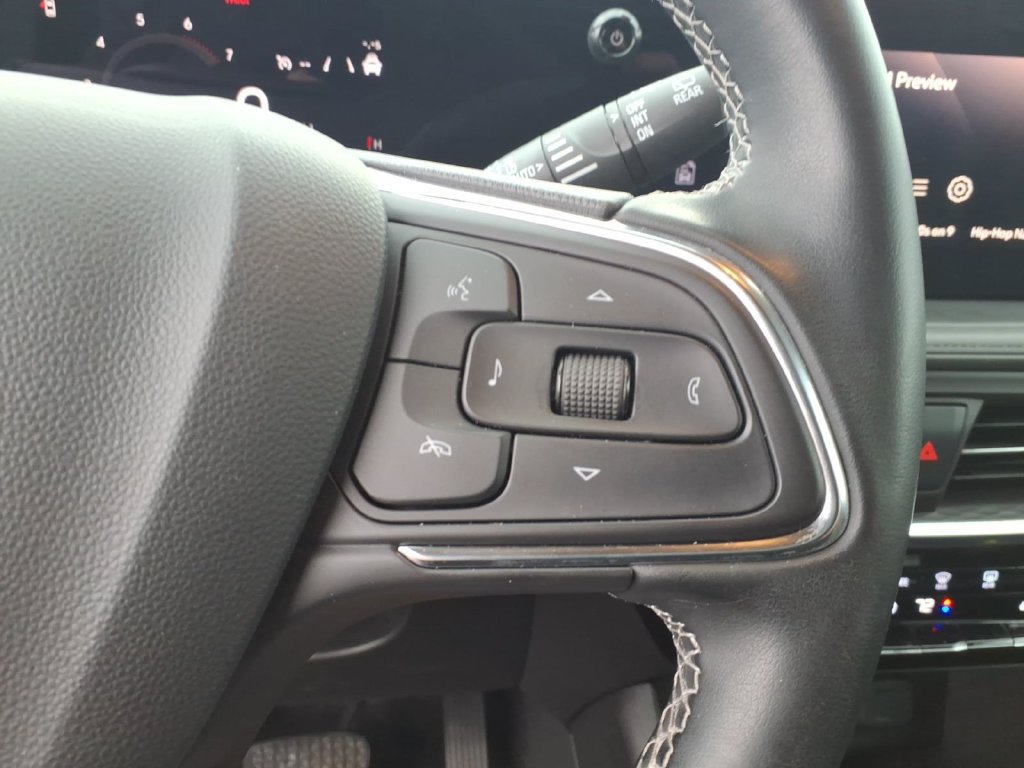 Used 2024 Buick Encore GX Avenir w/ Avenir Convenience Package AWD/4WD image 15