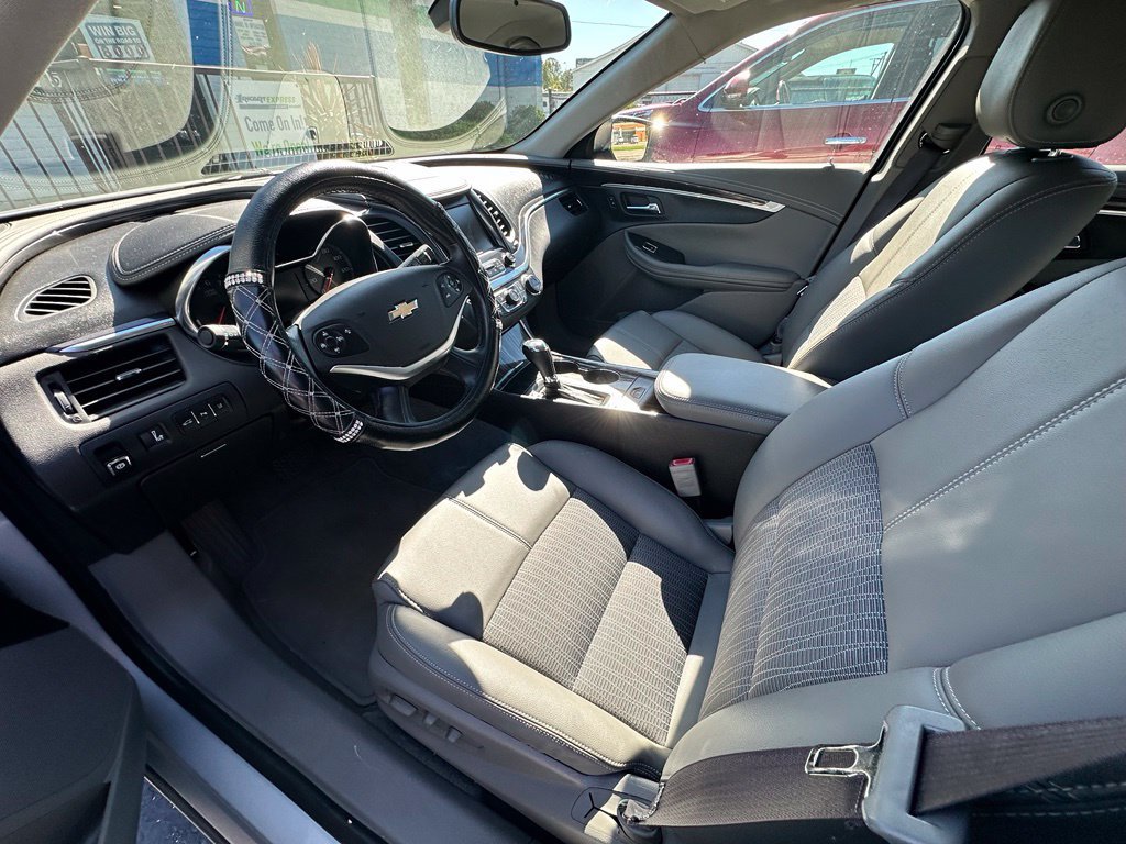 Used 2017 Chevrolet Impala LT w/ Convenience Package FWD image 9