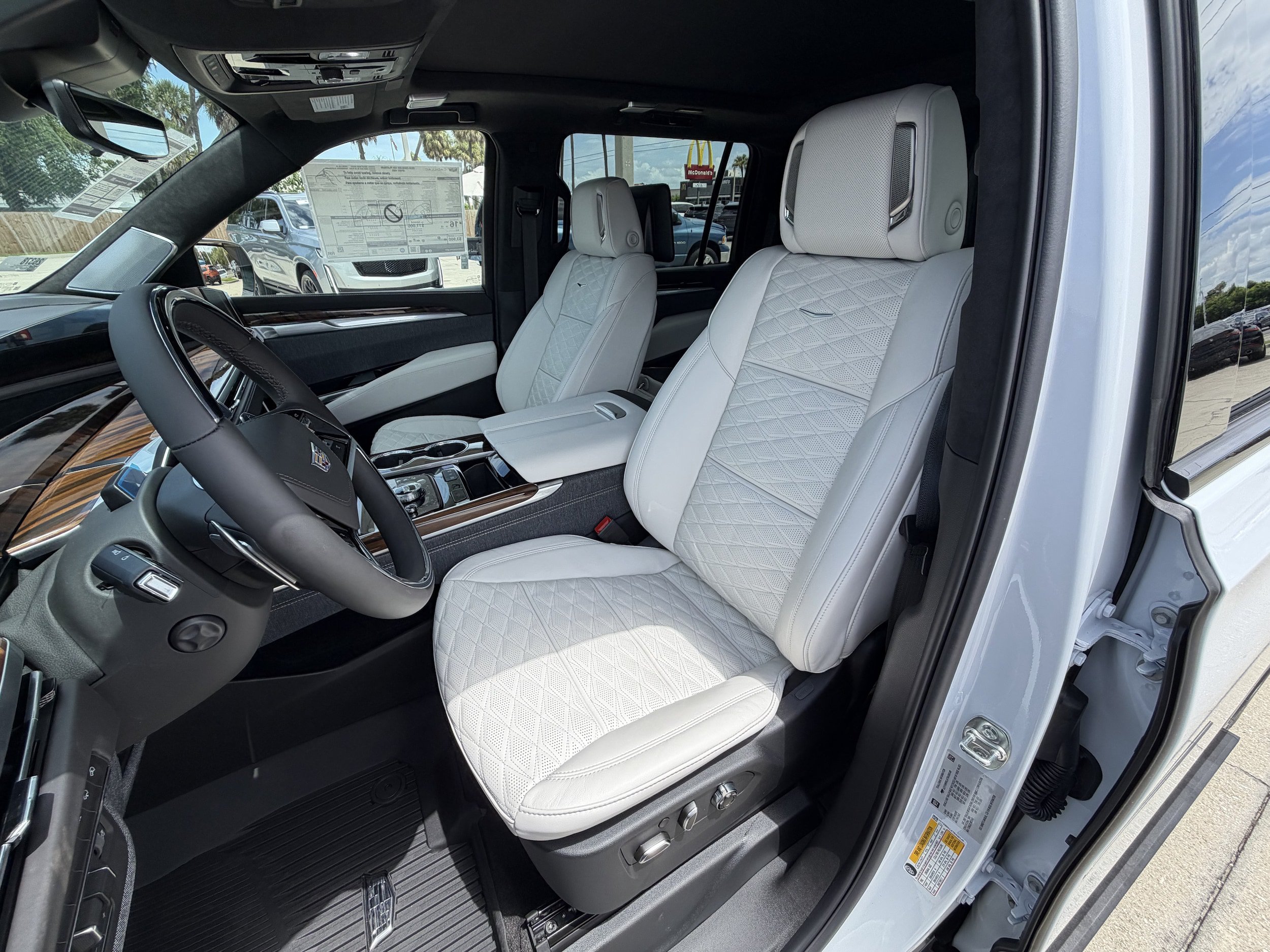 New 2026 Cadillac Escalade ESV Platinum Sport w/ LPO, ONYX Package AWD/4WD image 12