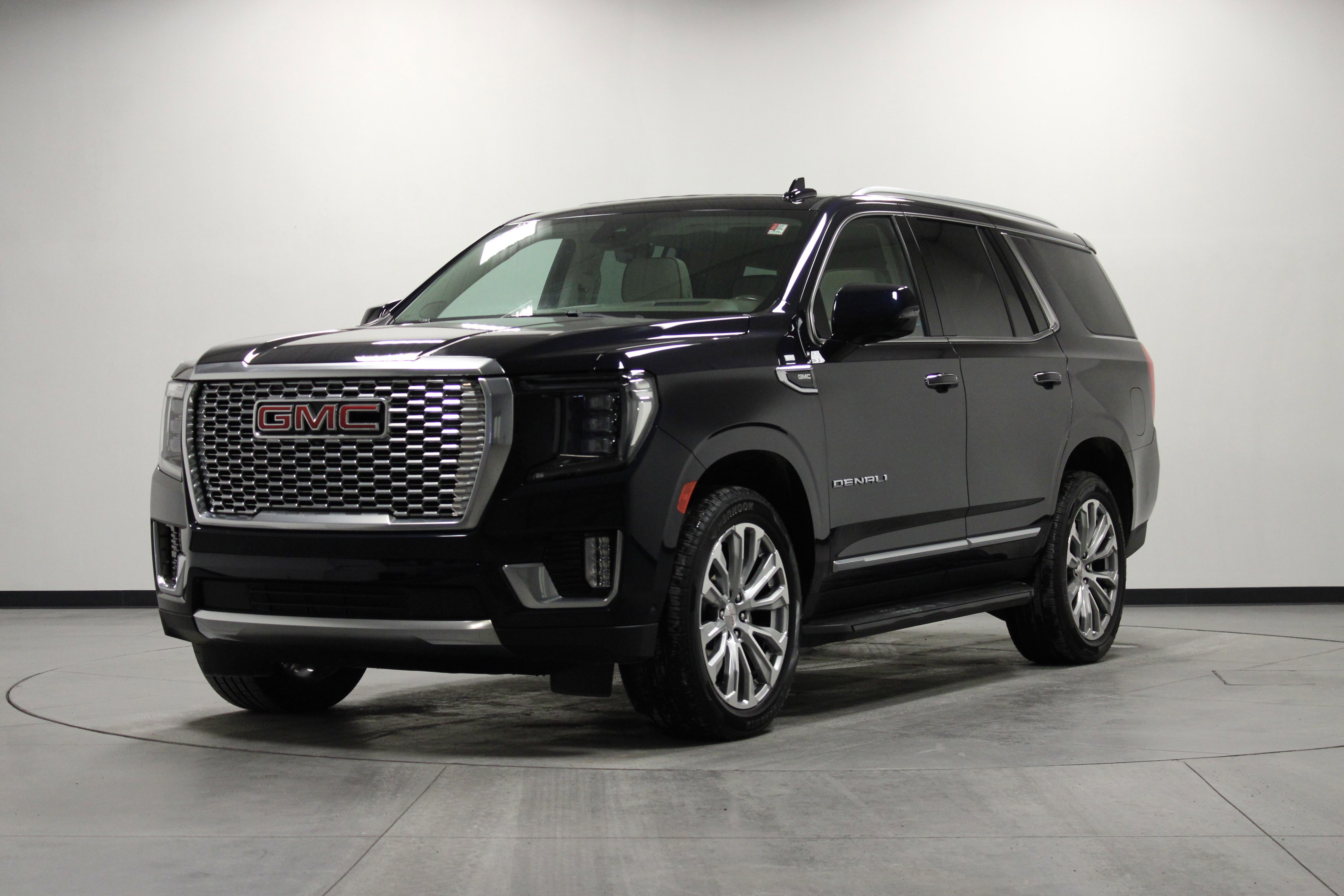 Used 2023 GMC Yukon Denali w/ Advanced Technology Package AWD/4WD image 8