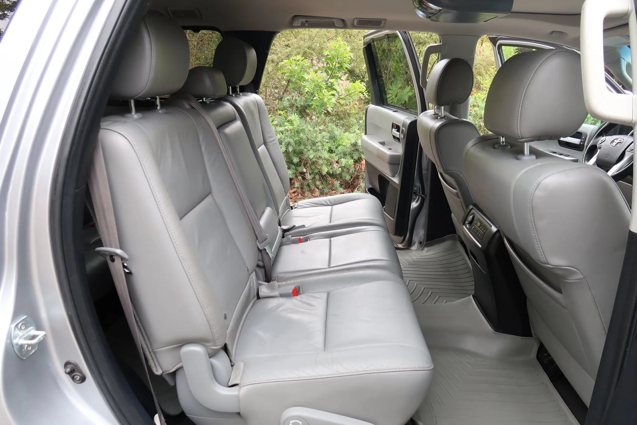 Used 2017 Toyota Sequoia Limited w/ Safety & Convenience Package AWD/4WD image 27