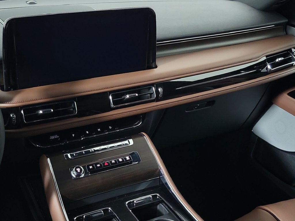 New 2026 Lincoln Aviator Reserve w/ Luxury Package RWD image 12