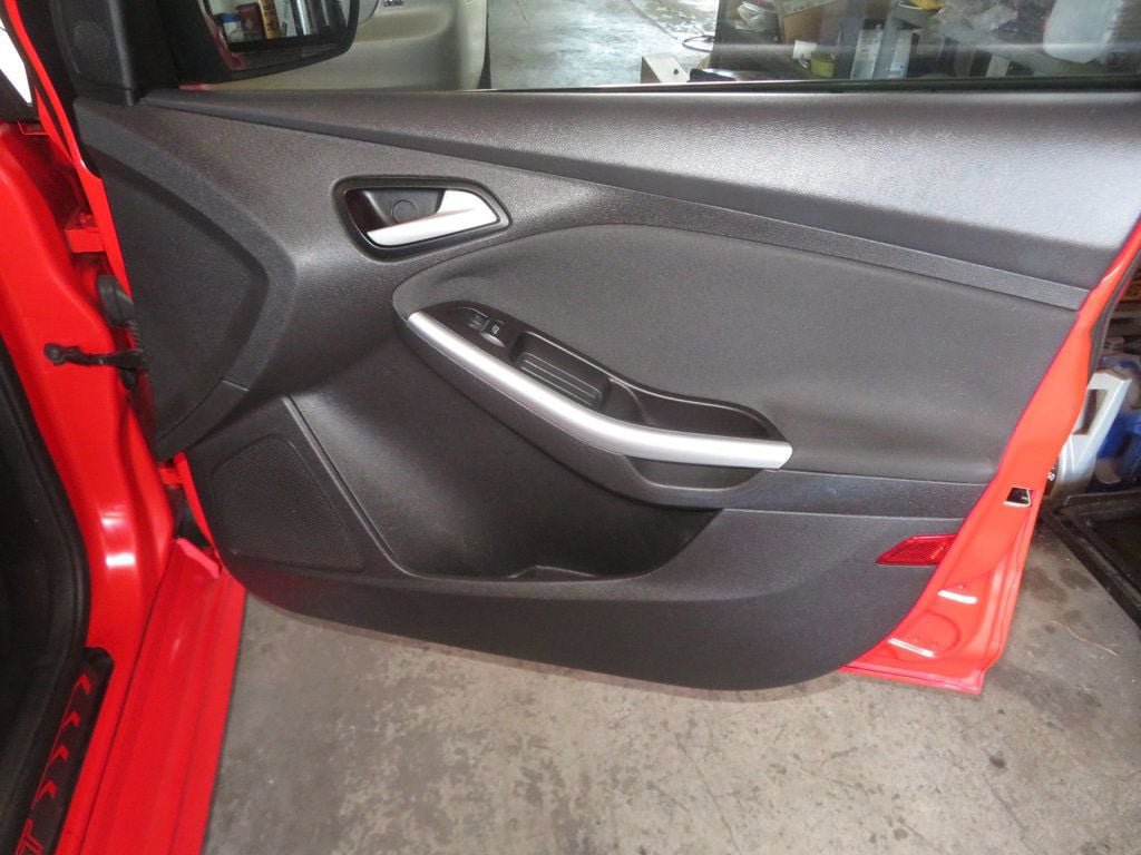 Used 2013 Ford Focus ST FWD image 30