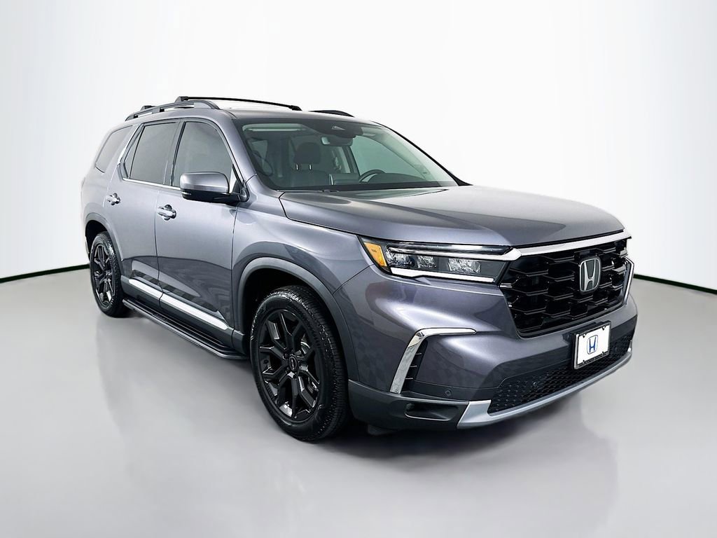 Certified 2025 Honda Pilot Touring image 3