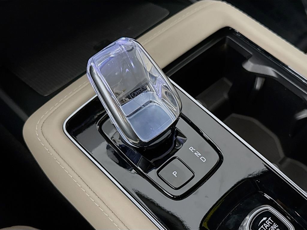 New 2026 Volvo XC90 T8 Plus w/ Protection Package Premier AWD/4WD image 17