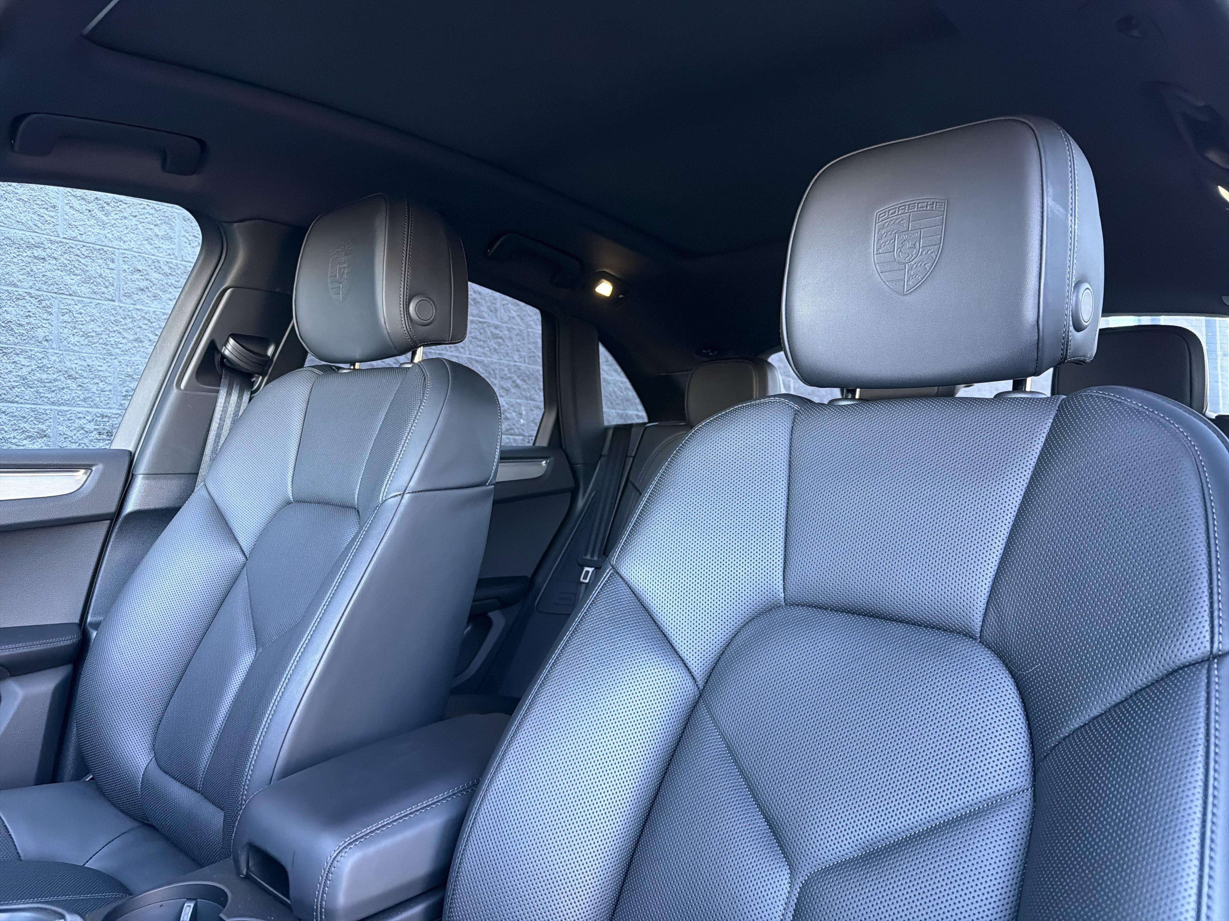 Certified 2025 Porsche Macan image 5