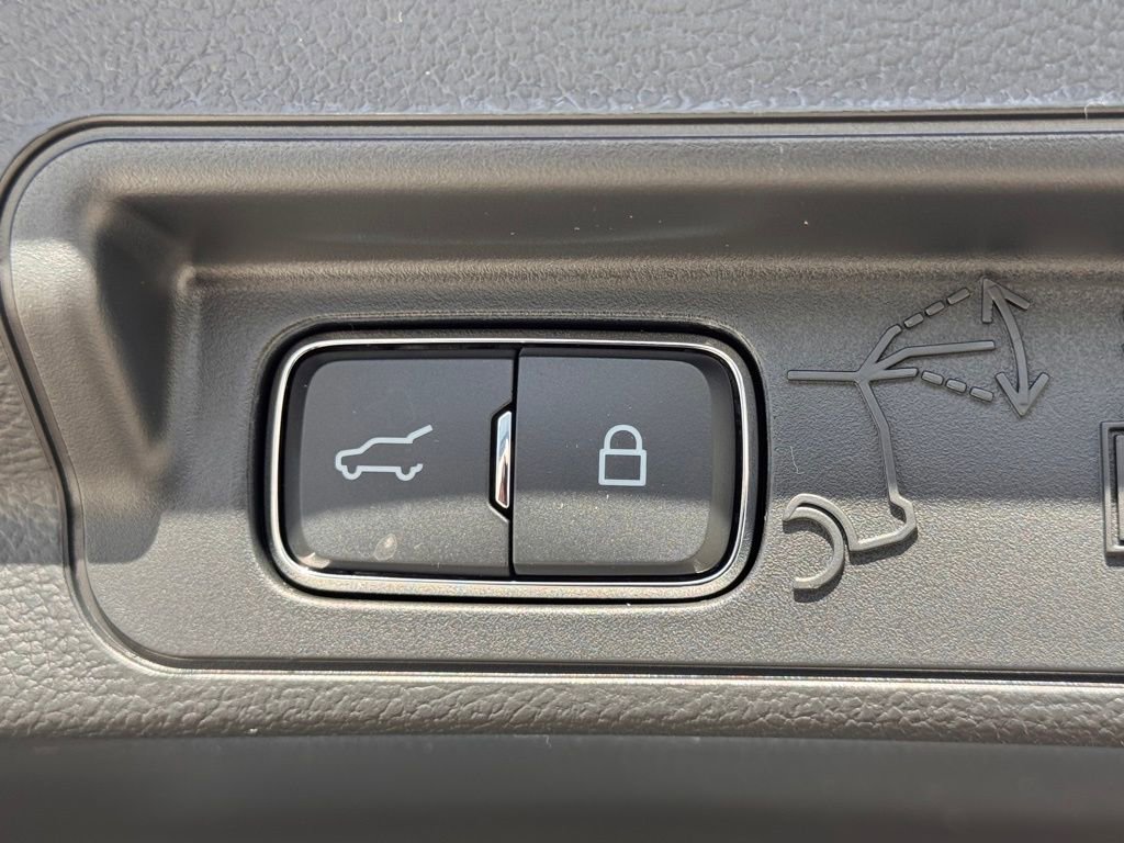 New 2026 Ford Explorer Platinum image 14