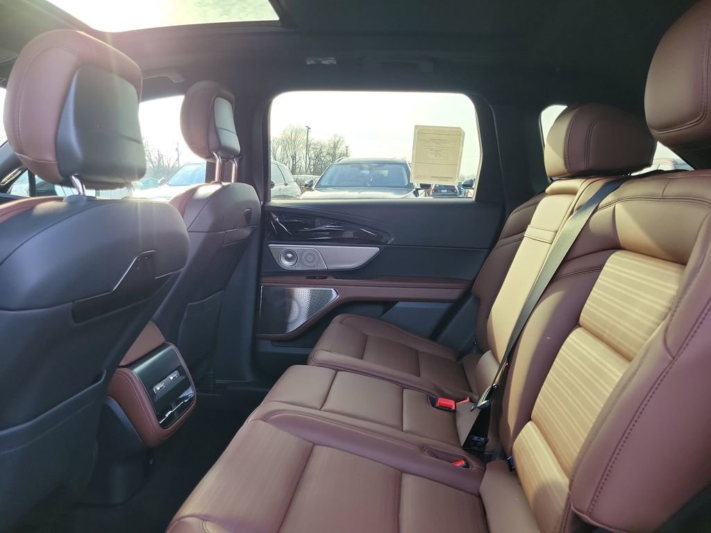 New 2026 Lincoln Nautilus Reserve AWD/4WD image 13