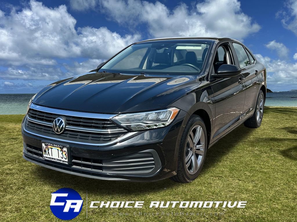 Used 2024 Volkswagen Jetta SE image 1