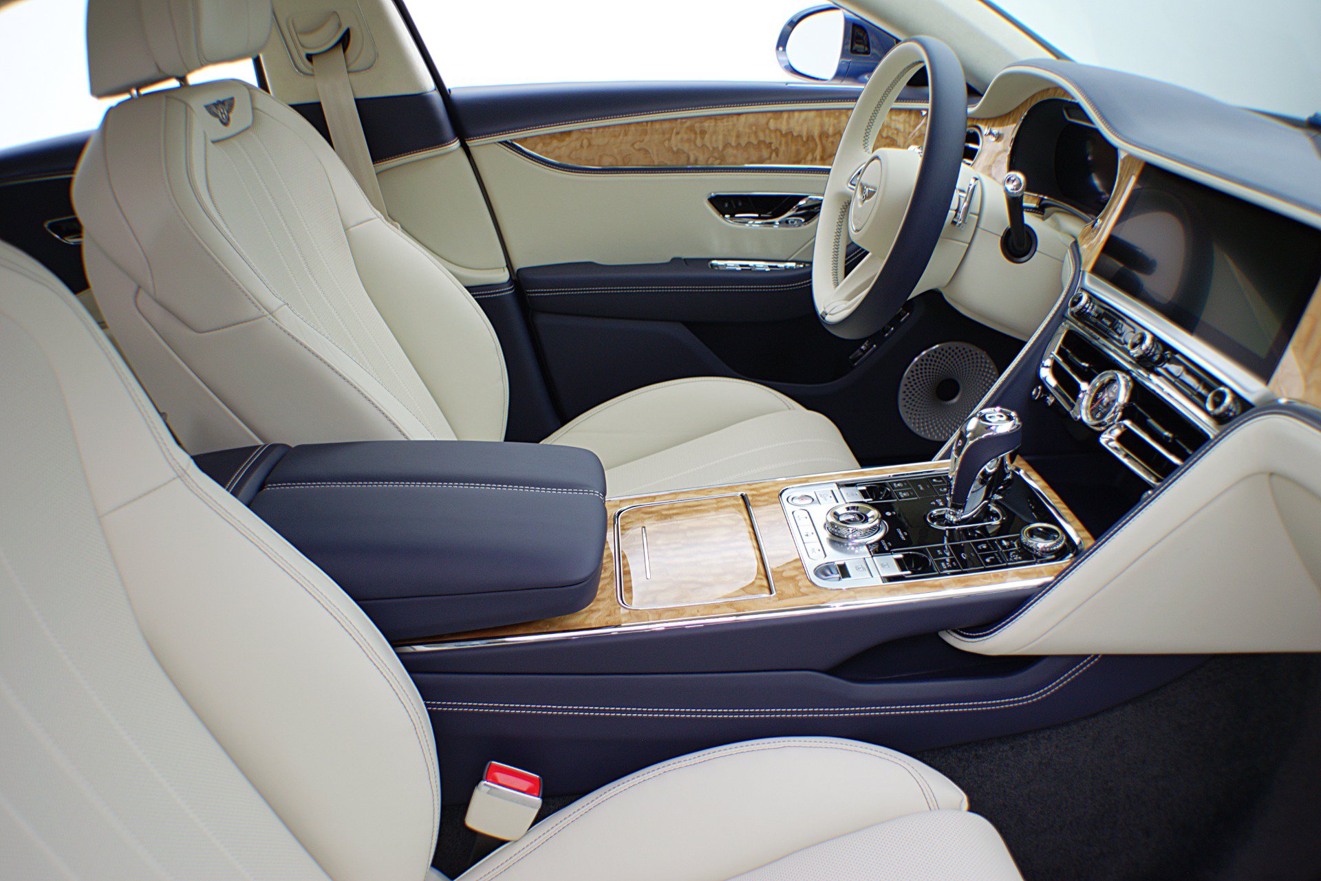 Certified 2022 Bentley Flying Spur Plug-In Hybrid AWD/4WD image 25