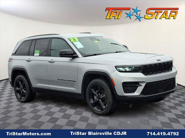 Certified 2023 Jeep Grand Cherokee Altitude AWD/4WD image 1