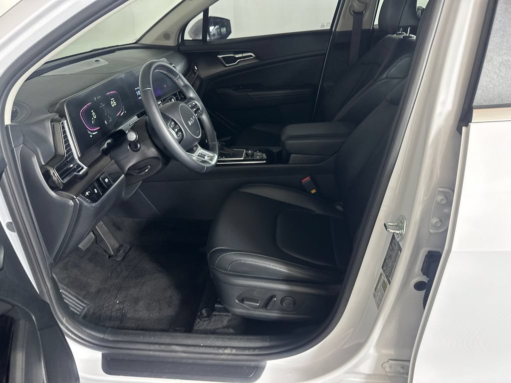 Used 2025 Kia Sportage EX FWD image 9