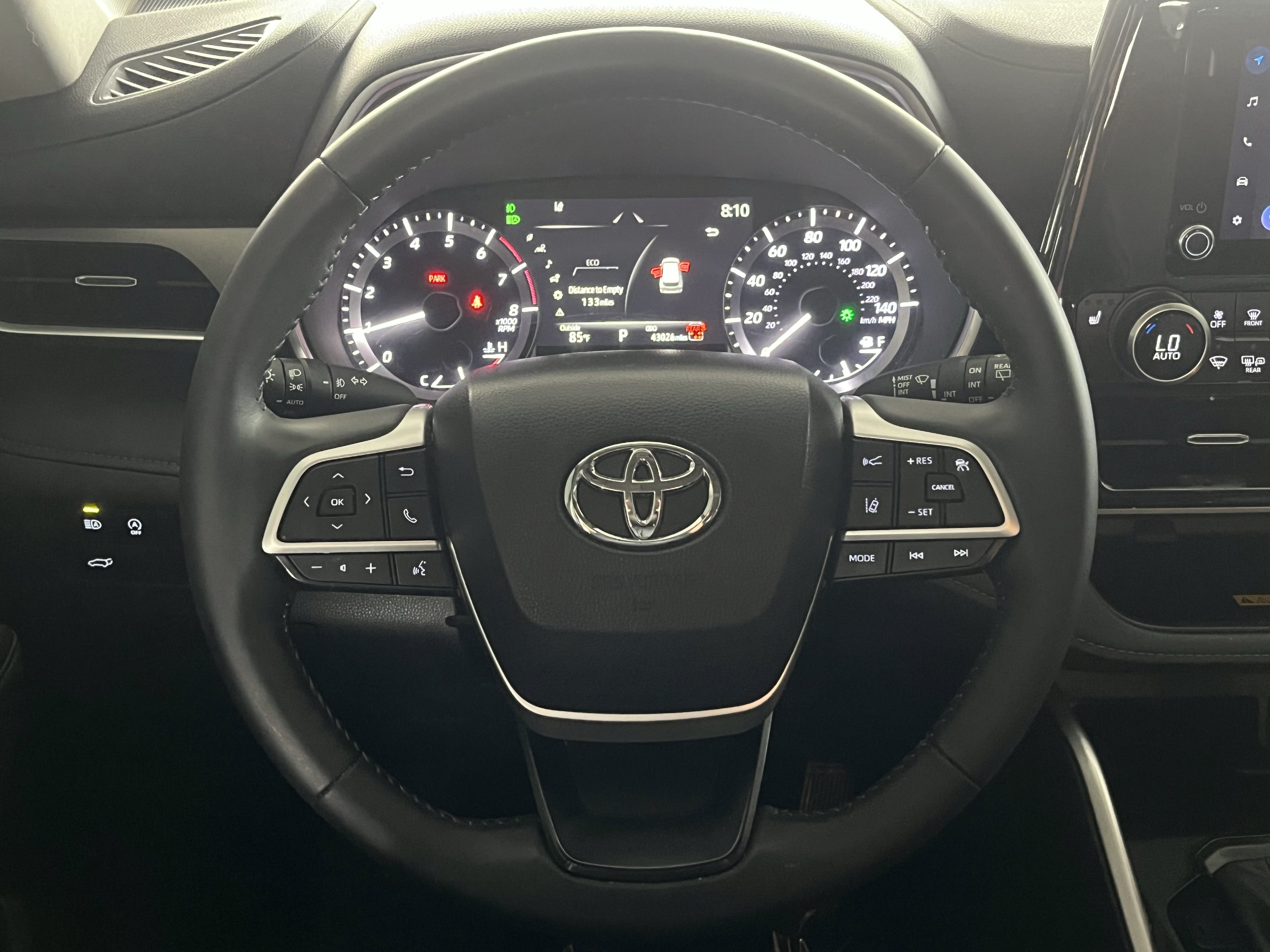 Used 2024 Toyota Highlander XLE FWD image 18