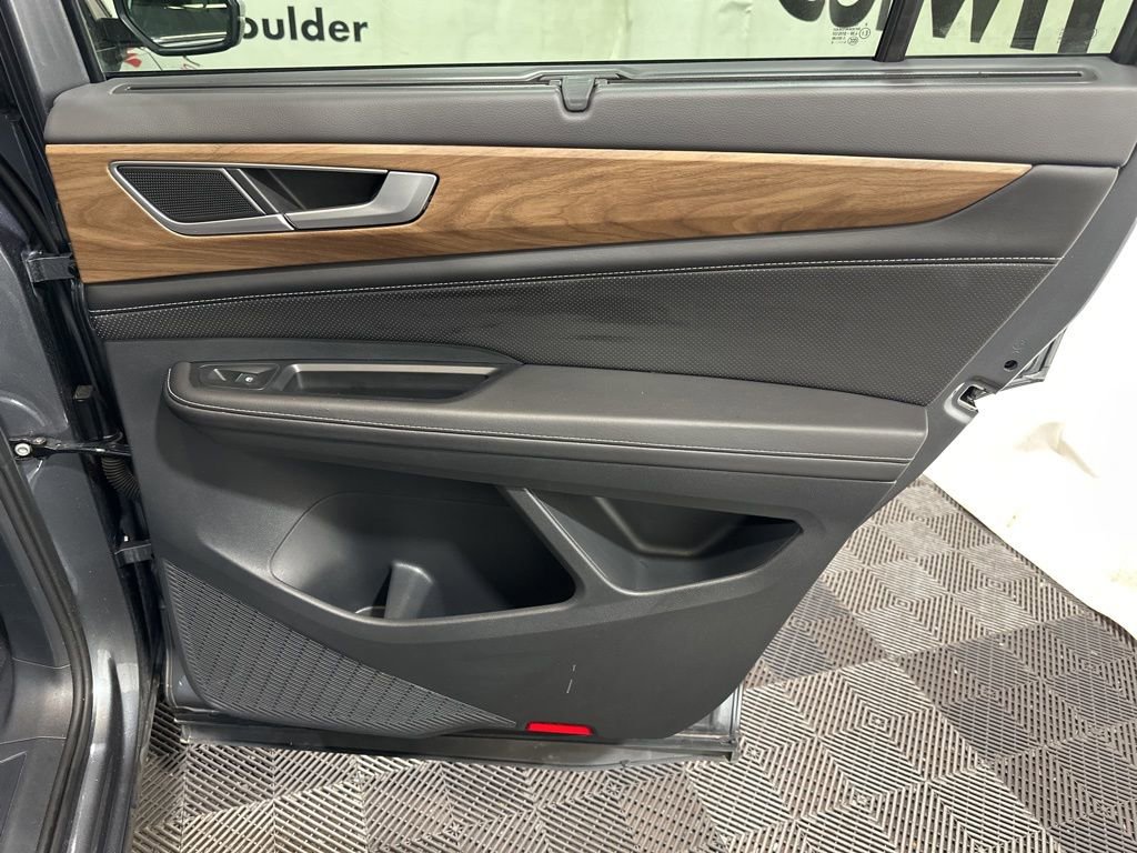 Used 2025 Volkswagen Atlas SE AWD/4WD image 12