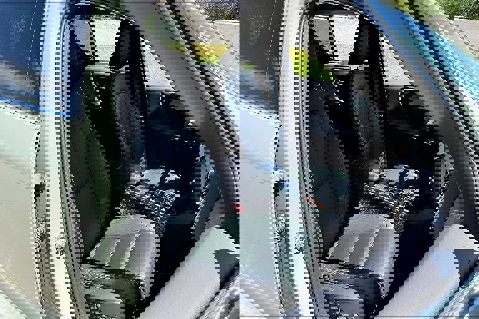 Used 2024 Volvo XC40 B5 Ultimate image 9