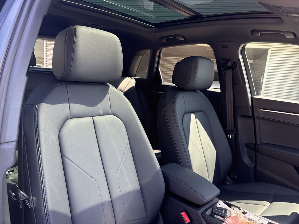 Used 2025 Audi Q3 2.0T Premium w/ Convenience Package image 16