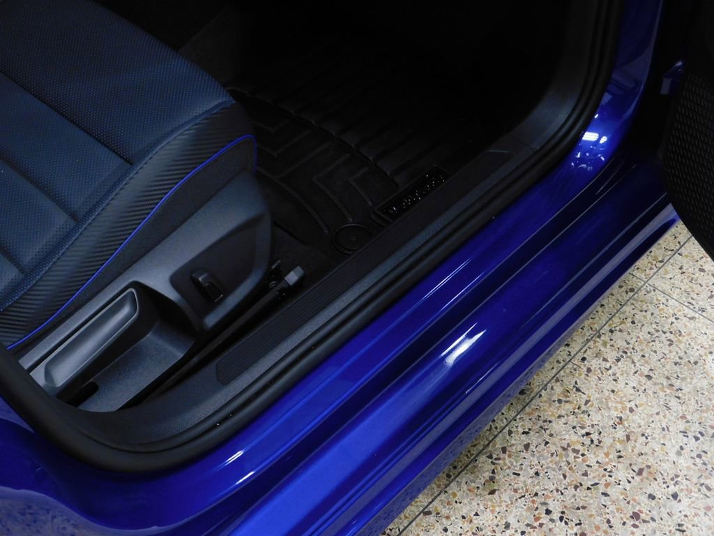 Used 2025 Volkswagen Golf R Black Edition image 95