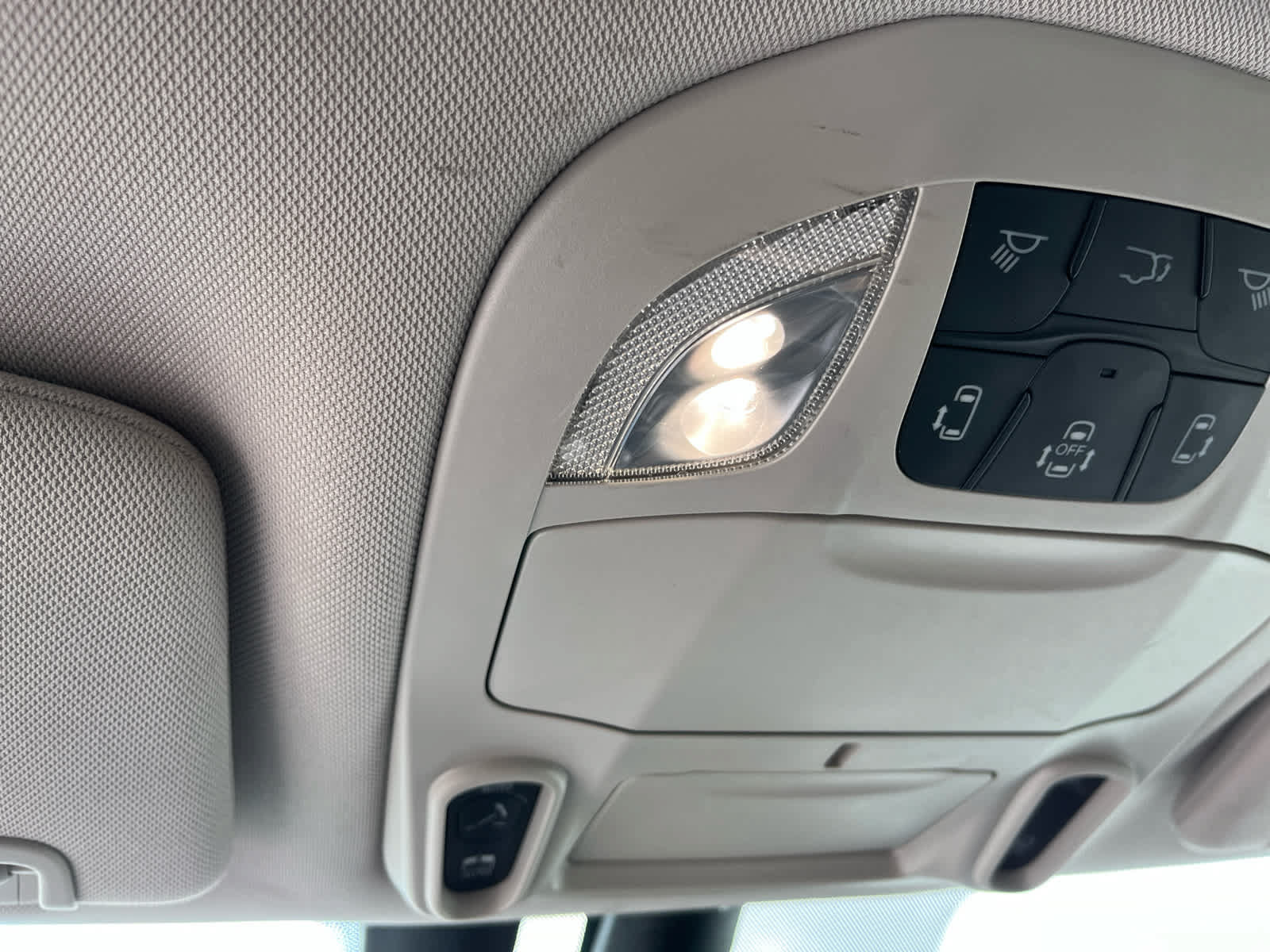 Used 2018 Chrysler Pacifica Limited w/ Tire & Wheel Group FWD image 20