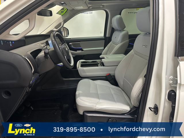 Used 2025 Ford Expedition Platinum w/ Driver's Package AWD/4WD image 7