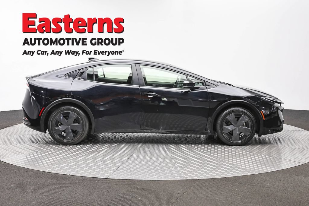 Used 2023 Toyota Prius LE FWD image 4